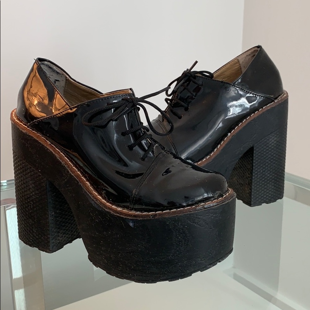 Black Charol Platform Heels